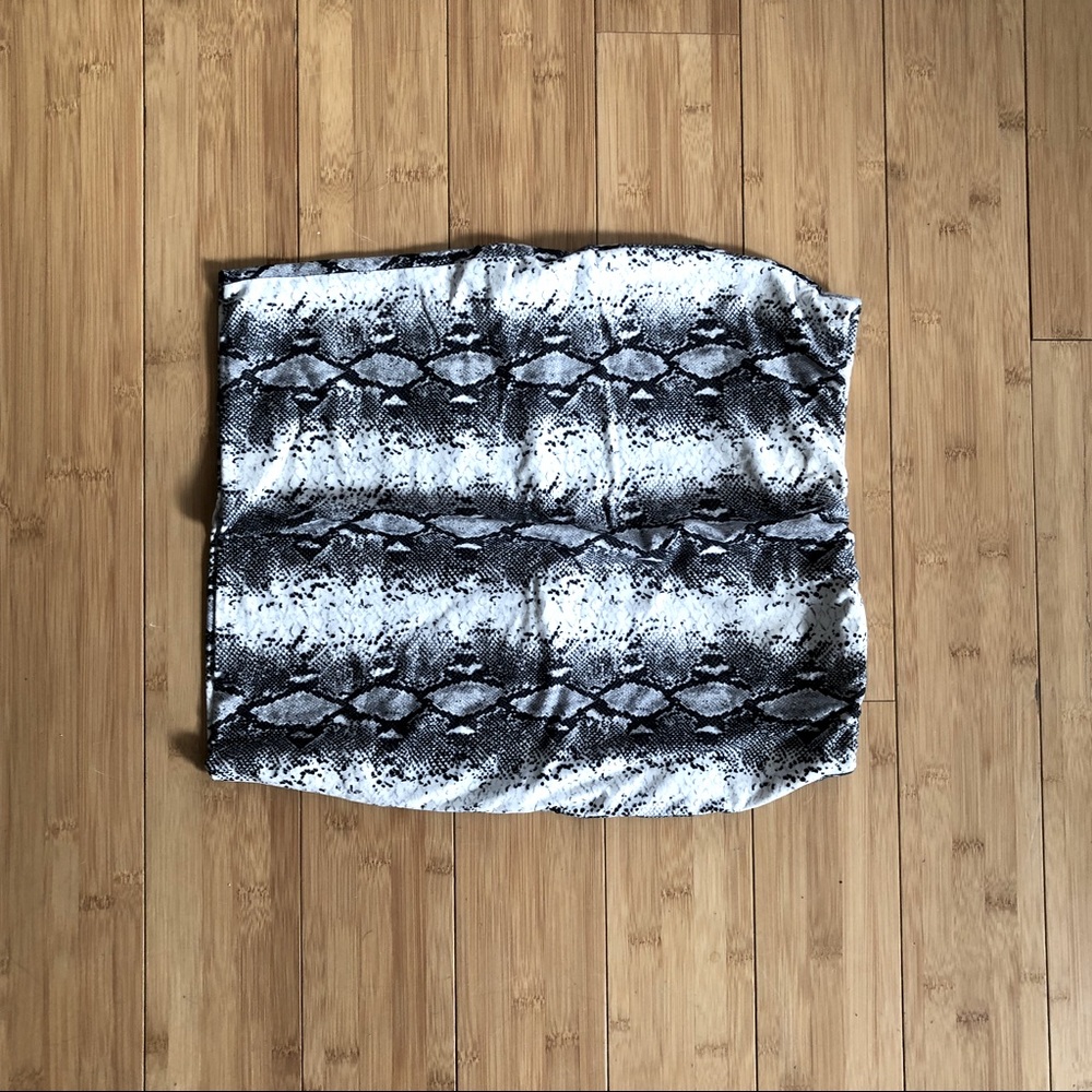 Snakeskin print stretchy pencil mini skirt